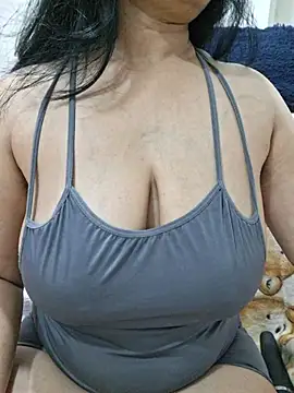 Snapshot of Jassi_Does chatting on July 11, 10:00 pm Jassi Does online show from July 11, 10:00 pm