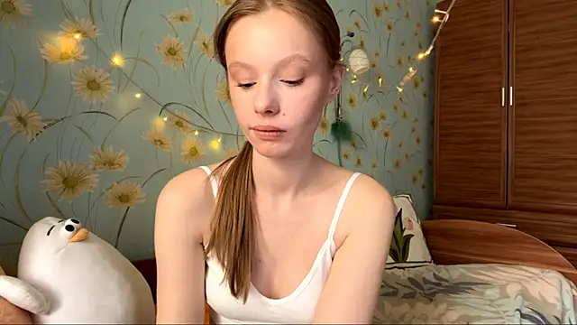 BeckyDwinell online show from March 1, 8:23 am