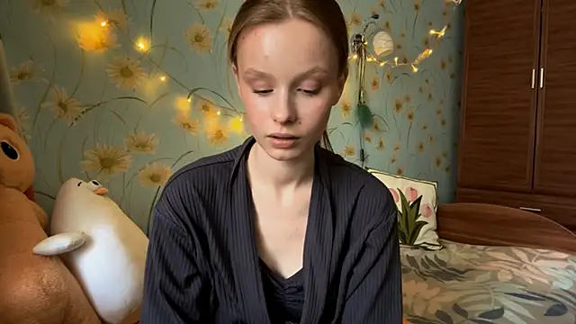 BeckyDwinell online show from March 7, 1:29 pm