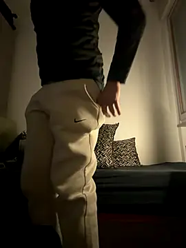 yaxxx03 online show from November 20, 7:24 pm