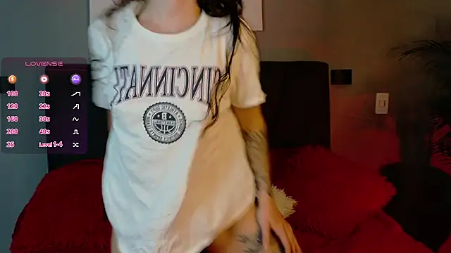 Snapshot of alejandra_jonees chatting on February 21, 1:11 am alejandra jonees online show from February 21, 1:11 am
