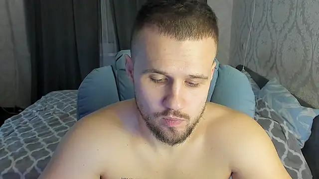 Snapshot of Vladik_b chatting on February 22, 10:31 pm Vladik b online show from February 22, 10:31 pm