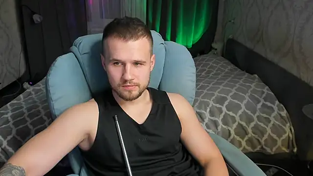 Snapshot of Vladik_b chatting on March 6, 6:16 pm Vladik b online show from March 6, 6:16 pm