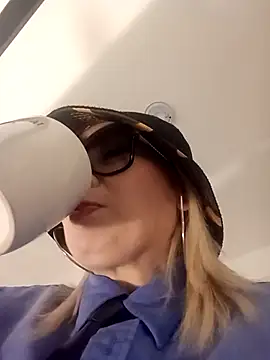 CandieGilson   online show from February 5, 11:37 am