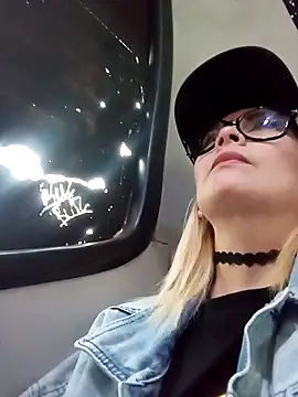 CandieGilson   online show from March 12, 11:38 am