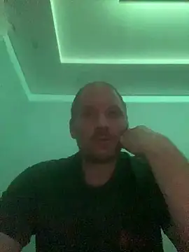 Krzysiekg123 online show from November 14, 7:34 pm