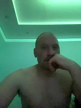 Krzysiekg123 online show from December 15, 9:52 pm