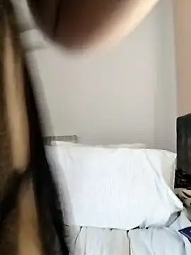 Snapshot of Pumabionda chatting on April 12, 10:37 pm Pumabionda online show from April 12, 10:37 pm