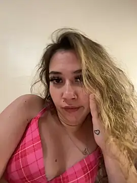 Snapshot of angelicasn0w chatting on February 11, 7:23 am angelicasn0w online show from February 11, 7:23 am