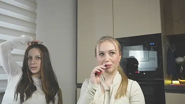 girlstirp online show from March 14, 6:21 am