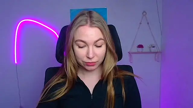 Snapshot of Dana_flowers chatting on February 24, 6:33 am Dana flowers online show from February 24, 6:33 am