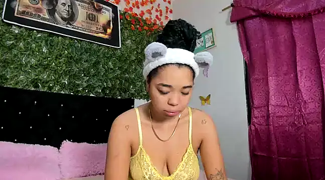 Snapshot of Mishellehot_10 chatting on March 10, 7:18 pm Mishellehot 10 online show from March 10, 7:18 pm