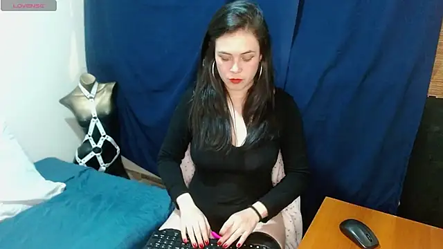 SamanthaGreen- online show from March 11, 3:37 am