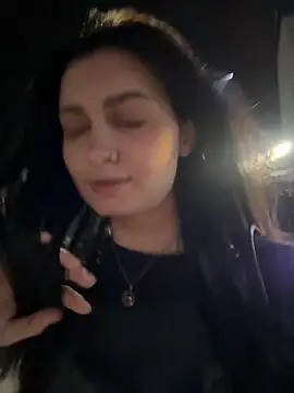 lunalovelee online show from September 18, 1:46 pm