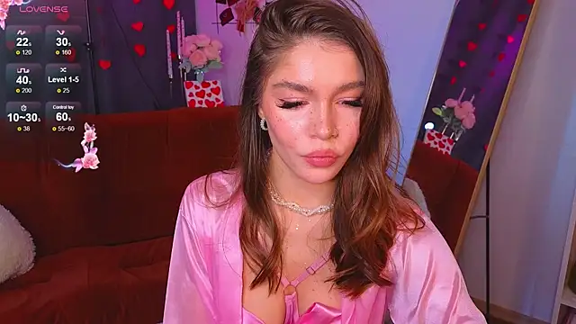 Snapshot of Caroline__Brown chatting on February 14, 5:09 am Caroline Brown online show from February 14, 5:09 am