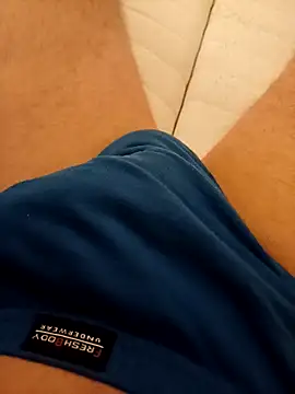 flo000031 online show from March 15, 8:43 pm