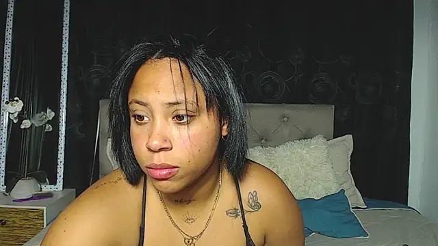 Snapshot of rebeka_kenye chatting on March 6, 5:22 pm rebeka kenye online show from March 6, 5:22 pm