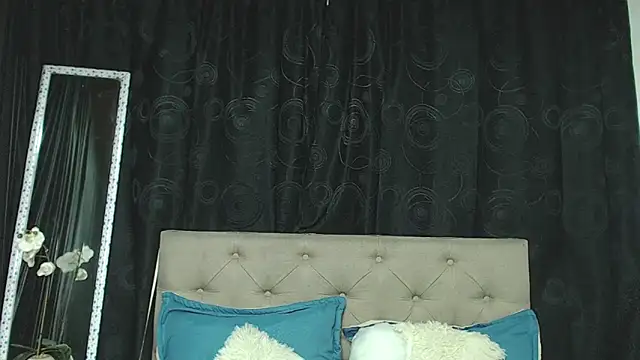 Snapshot of rebeka_kenye chatting on March 6, 8:27 pm rebeka kenye online show from March 6, 8:27 pm