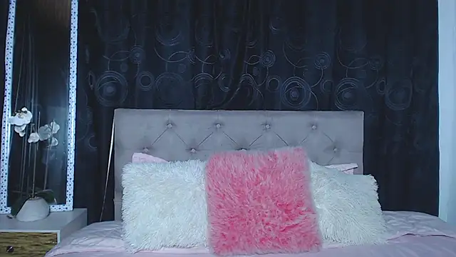 Snapshot of rebeka_kenye chatting on March 13, 3:39 pm rebeka kenye online show from March 13, 3:39 pm