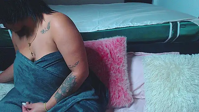 Snapshot of rebeka_kenye chatting on March 18, 10:15 pm rebeka kenye online show from March 18, 10:15 pm