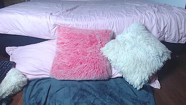 Snapshot of rebeka_kenye chatting on March 19, 11:25 pm rebeka kenye online show from March 19, 11:25 pm