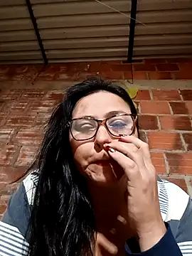 Snapshot of promiscuous-indecent-momm chatting on November 20, 9:09 am promiscuous-indecent-momm online show from November 20, 9:09 am