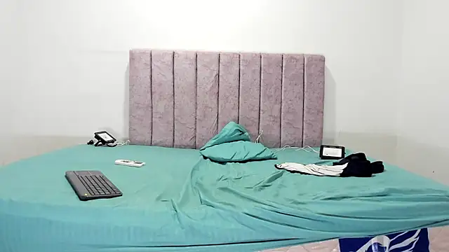 Snapshot of manuel_rey chatting on February 17, 12:54 am manuel rey online show from February 17, 12:54 am