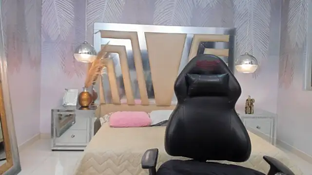 Layla palmer online show from February 15, 2:26 am