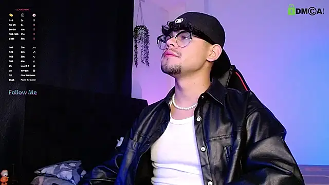 Snapshot of isaac-saenz chatting on November 1, 10:01 pm isaac-saenz online show from November 1, 10:01 pm