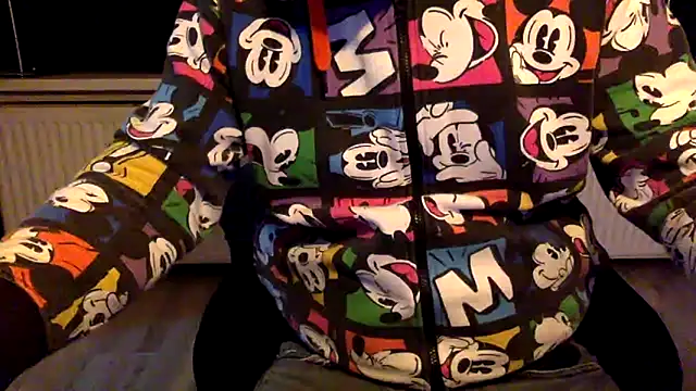 Snapshot of Bleueyez007 chatting on February 14, 9:21 pm Bleueyez007 online show from February 14, 9:21 pm