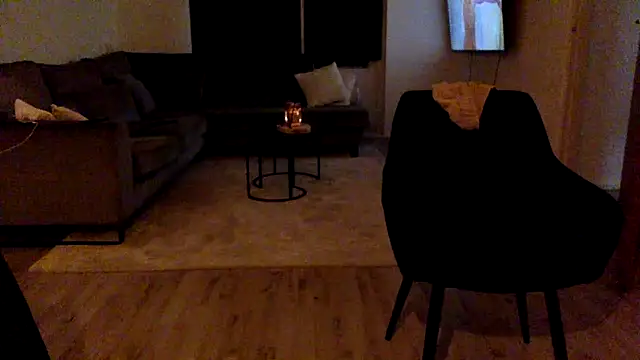 Snapshot of Bleueyez007 chatting on February 22, 9:48 pm Bleueyez007 online show from February 22, 9:48 pm