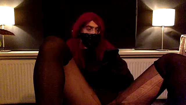 Snapshot of Bleueyez007 chatting on October 31, 3:29 am Bleueyez007 online show from October 31, 3:29 am