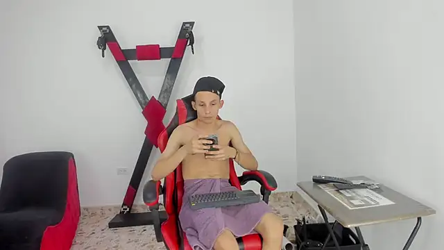 Isak Millan online show from October 13, 11:27 pm