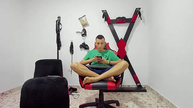 Isak Millan online show from November 30, 2:15 am