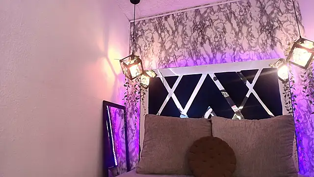 charlotte bluee online show from January 13, 6:35 pm