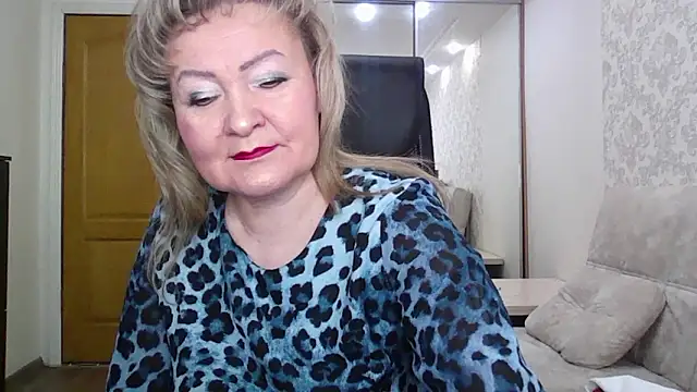 Snapshot of Victoria_secrets_ chatting on February 4, 9:15 am Victoria secrets online show from February 4, 9:15 am