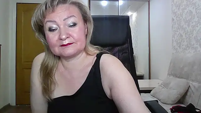 Snapshot of Victoria_secrets_ chatting on February 9, 5:06 pm Victoria secrets online show from February 9, 5:06 pm