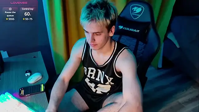 Snapshot of EdwinBlaze chatting on February 12, 4:44 pm EdwinBlaze online show from February 12, 4:44 pm