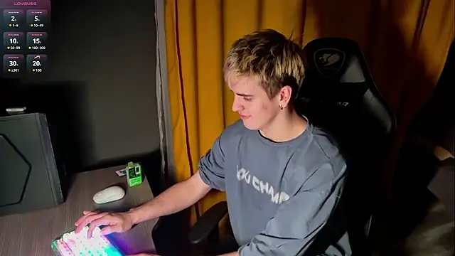 Snapshot of EdwinBlaze chatting on February 13, 8:24 pm EdwinBlaze online show from February 13, 8:24 pm