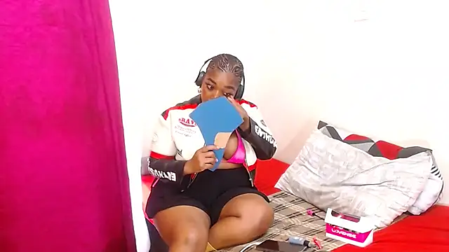 CurvyCutiexx94 online show from October 24, 9:28 am