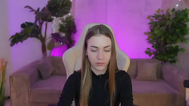 Snapshot of Layla_Sweet_ chatting on March 17, 3:29 pm Layla Sweet online show from March 17, 3:29 pm