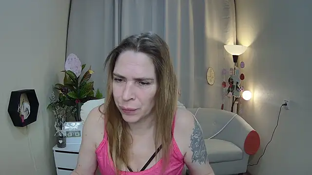 TessaDaybreak online show from April 5, 7:49 am