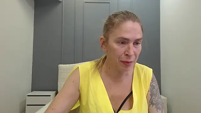Snapshot of TessaDaybreak chatting on July 18, 7:45 am TessaDaybreak online show from July 18, 7:45 am