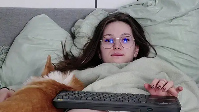 -Amora online show from April 7, 11:21 am