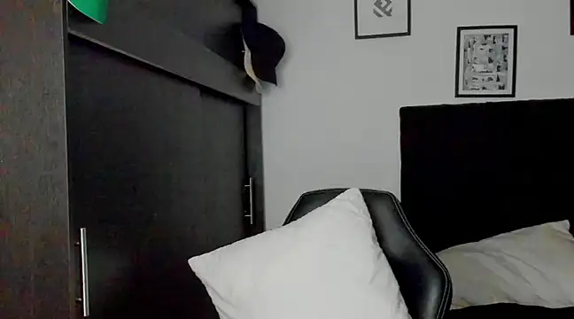 Snapshot of arnold_bekam chatting on March 11, 12:22 am arnold bekam online show from March 11, 12:22 am