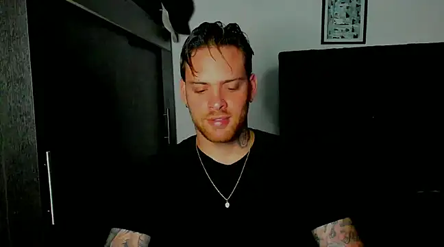 Snapshot of arnold_bekam chatting on March 12, 3:02 am arnold bekam online show from March 12, 3:02 am