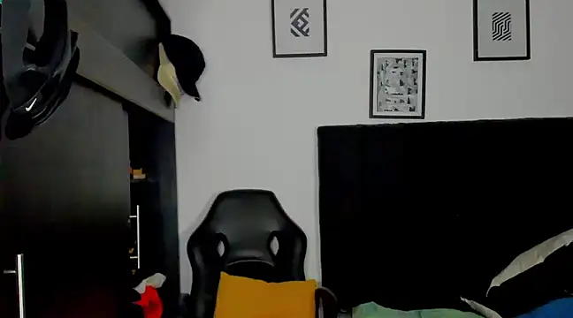 Snapshot of arnold_bekam chatting on March 20, 5:57 am arnold bekam online show from March 20, 5:57 am