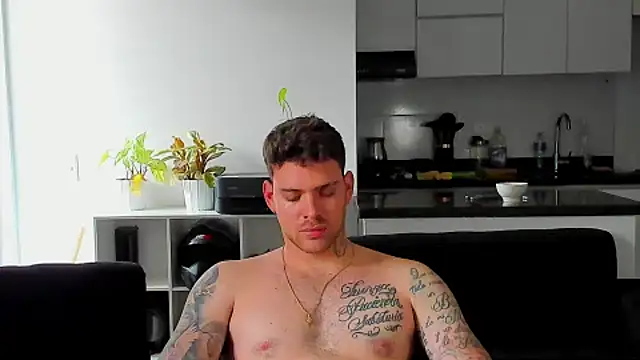 Snapshot of arnold_bekam chatting on September 25, 10:35 pm arnold bekam online show from September 25, 10:35 pm