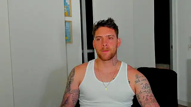 Snapshot of arnold_bekam chatting on October 4, 12:41 am arnold bekam online show from October 4, 12:41 am