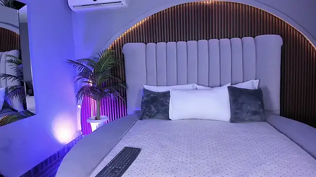 MelanieHillss online show from January 9, 4:37 am